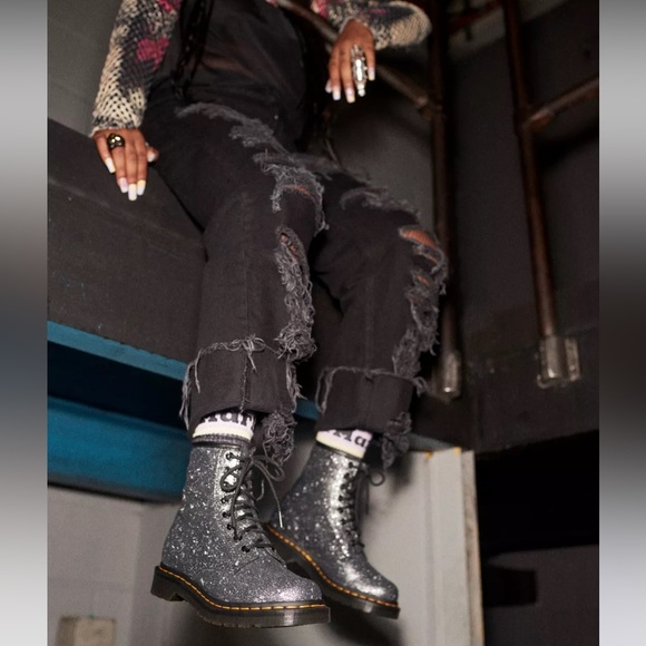 Doc Martens Boots 🩶 - Picture 7 of 9